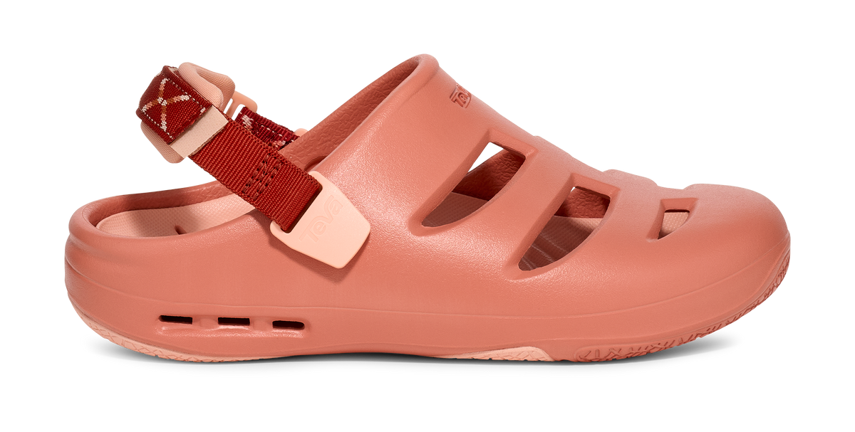 Women'sApreAqua Closed-Toe Water Sandal
